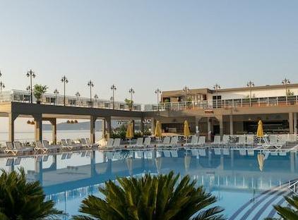 Perre La mer Resort & Spa تورنگار