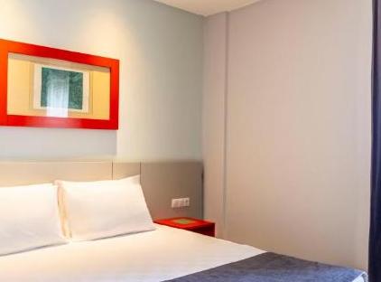 Queen's Park Le Jardin تورنگار