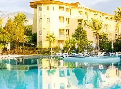 Queen's Park Le Jardin تورنگار