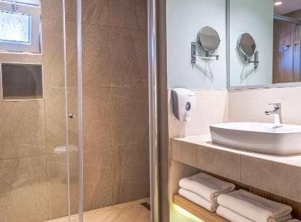 Queen's Park Le Jardin تورنگار