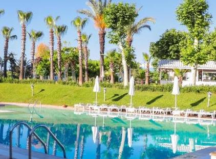 Queen's Park Le Jardin تورنگار