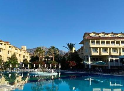 Queen's Park Le Jardin تورنگار