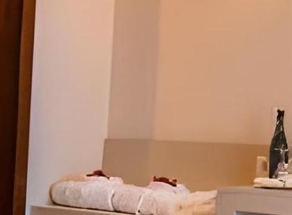 Queen's Park Le Jardin تورنگار