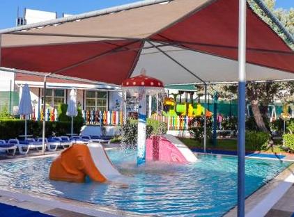 Queen's Park Le Jardin تورنگار