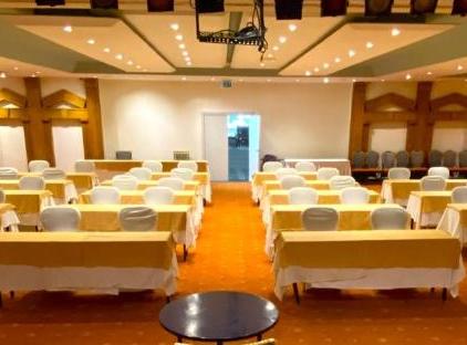 Queen's Park Le Jardin تورنگار
