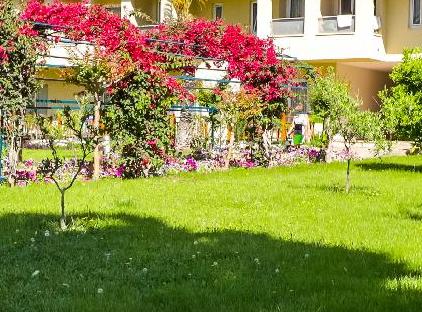 Queen's Park Le Jardin تورنگار