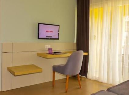 Queen's Park Le Jardin تورنگار
