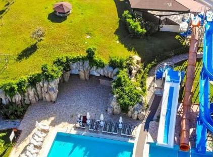 Queen's Park Le Jardin تورنگار