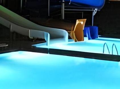 Queen's Park Le Jardin تورنگار