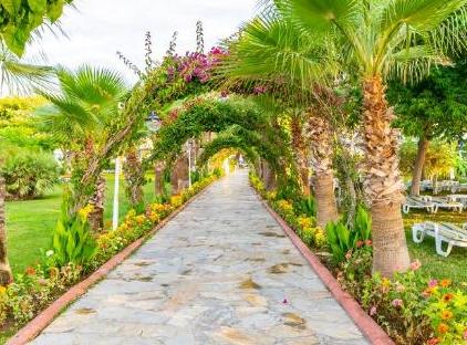 Queen's Park Le Jardin تورنگار