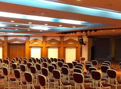 Queen's Park Le Jardin تورنگار