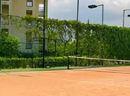 Queen's Park Le Jardin تورنگار