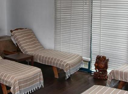 Queen's Park Le Jardin تورنگار