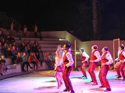 Queen's Park Le Jardin تورنگار