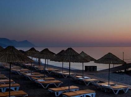 Champion Holiday Village تورنگار
