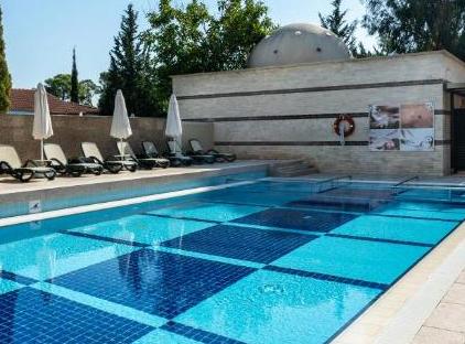 Champion Holiday Village تورنگار