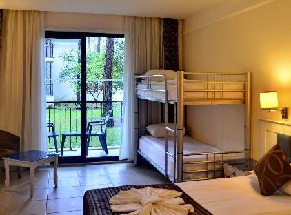 Champion Holiday Village تورنگار