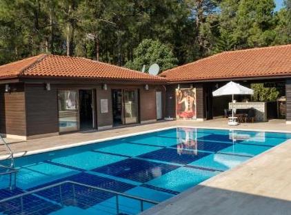 Champion Holiday Village تورنگار