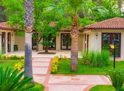 Champion Holiday Village تورنگار
