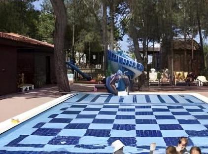 Champion Holiday Village تورنگار