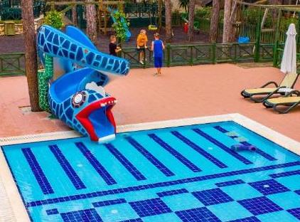 Champion Holiday Village تورنگار