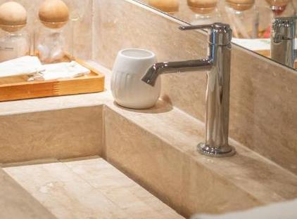 Kimera Hotel تورنگار
