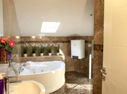 Truemar Hotels @ Suites تورنگار
