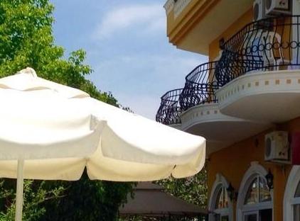 flower hotel تورنگار
