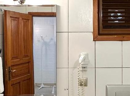 AZUR HOTEL تورنگار