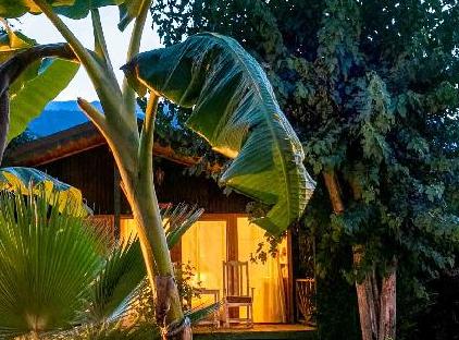 Etenna Bungalow Hotel تورنگار