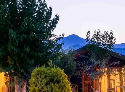 Etenna Bungalow Hotel تورنگار