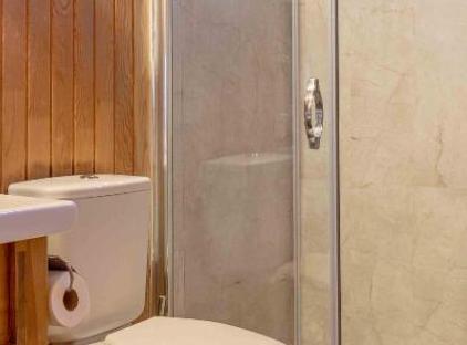 Etenna Bungalow Hotel تورنگار