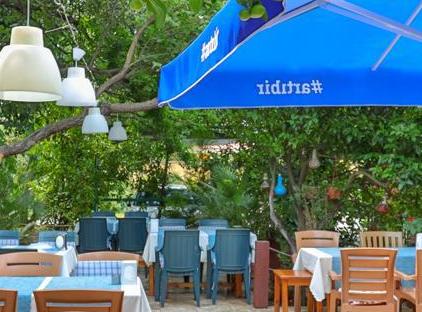 Three Islands Bungalows تورنگار