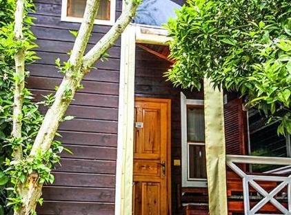 Three Islands Bungalows تورنگار