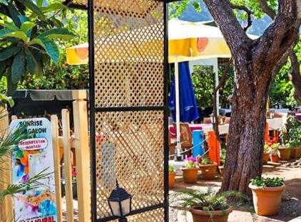 Three Islands Bungalows تورنگار