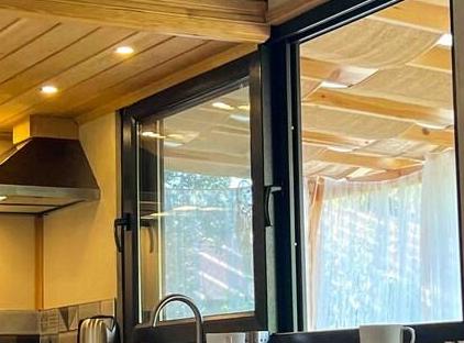 / beachside Cedar house تورنگار