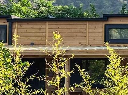 / beachside Cedar house تورنگار