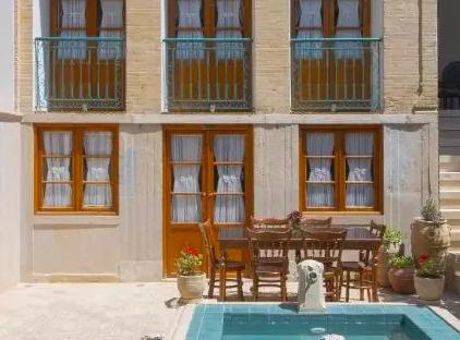 تور شیراز اقامتگاه سنتی سوریاس تورنگار