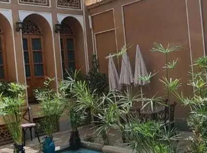 تور اصفهان اقامتگاه سنتی عمارت طاووسیه تورنگار