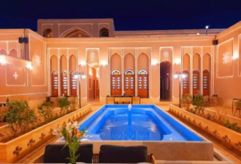 تور یزد اقامتگاه سنتی قلعه وزیر میبد