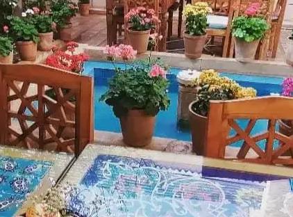تور شیراز هتل سنتی عمارت جمشیدیه تورنگار