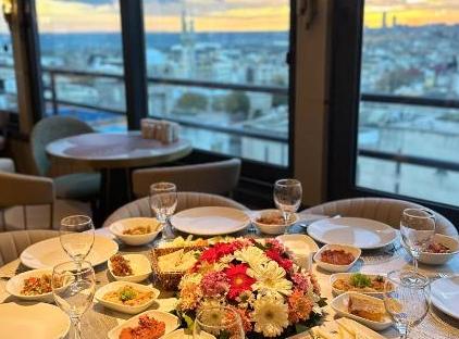 هتل زوریخ شهر قدیم استانبول تورنگار