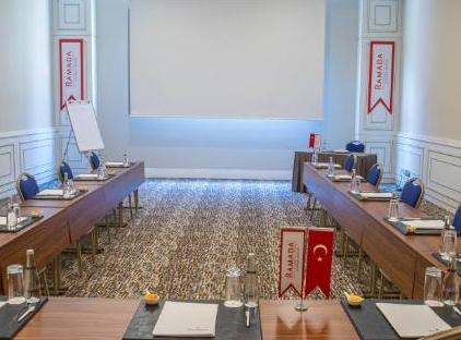 تور هتل و سوئیت‌های رامادا بای ویندهام استانبول مرتر تورنگار