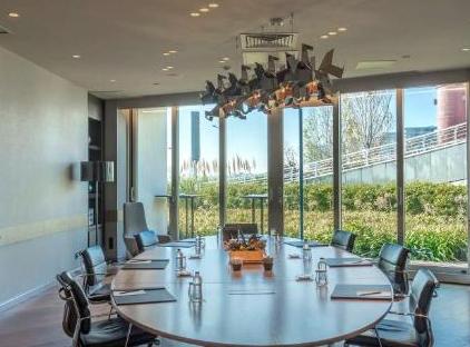 تور هتل رادیسون بلو استانبول اوتاماره تورنگار