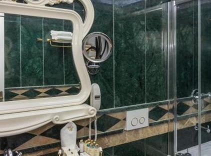 تور هتل کاخ و اسپا سون هیلز استانبول تورنگار