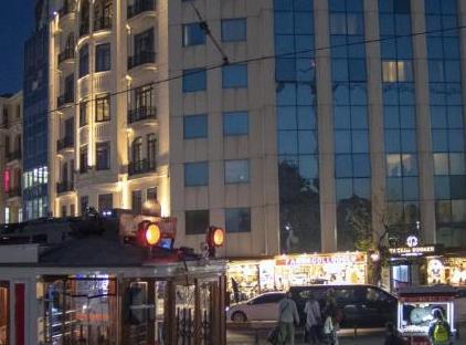 تور هتل میدان تکسیم استانبول تورنگار