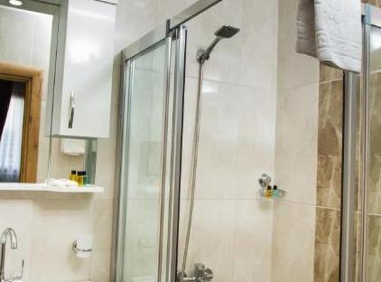 تور هتل پرتاب بندر استانبول تورنگار