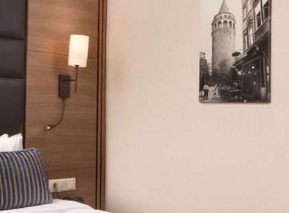 تور هتل تریپ بای ویندهام استانبول سیسلی تورنگار