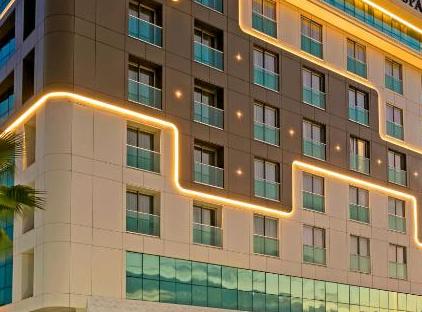 B Business Hotel & Spa تورنگار