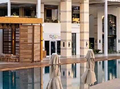 هتل ریکسوس پارک بلک - دسترسی به سرزمین افسانه‌ها تورنگار